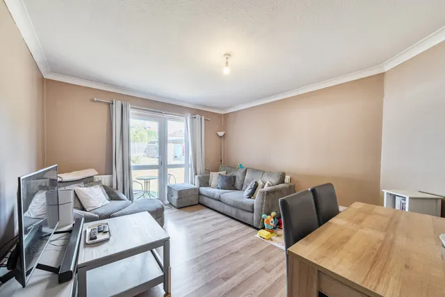Brickwall Lane, HA4, photo 2