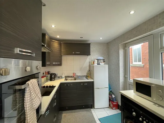 Newton Crescent, Leeming, photo 2