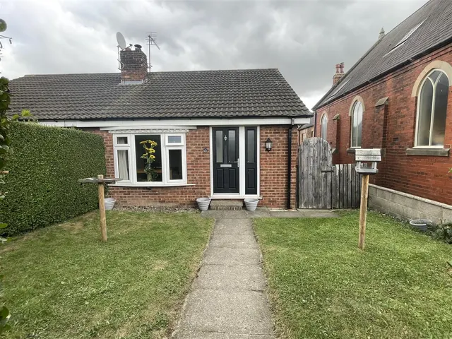 Newton Crescent, Leeming, photo 1