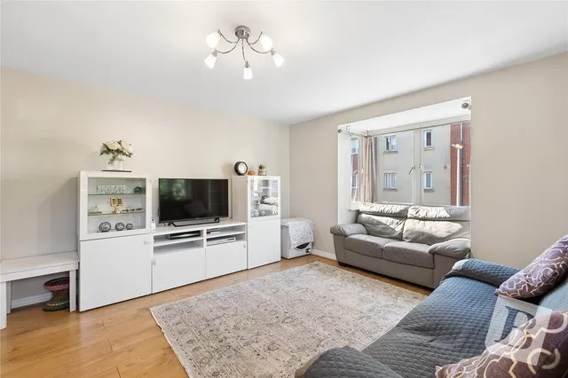Hevingham Drive, Chadwell Heath, RM6, photo 1