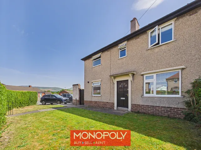 Parc Y Dre Road, Ruthin, LL15, photo 1