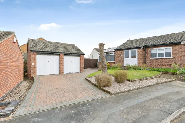 Wheatland Close, Oadby, Leicester, photo 1