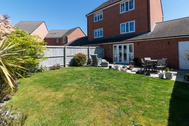 Harvest Drive, Cotgrave, NG12, photo 1