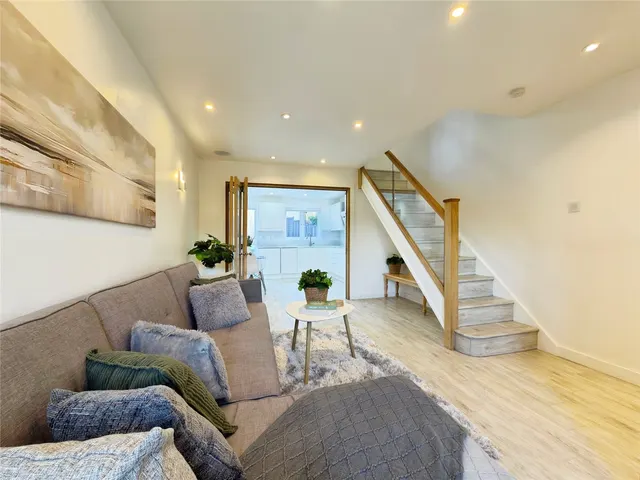 Portia Grove, Warfield, RG42, photo 3