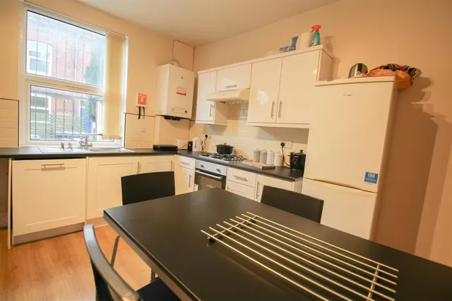 Welton Place, Hyde Park, LS6, photo 1