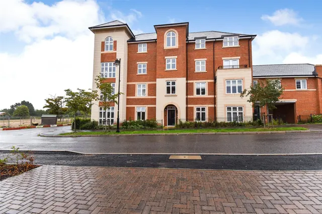 Montgomery Avenue, Wellesley, Aldershot, Hampshire, GU11 4AY, photo 1