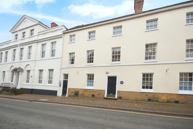 Neville Court, Warwick, photo 1