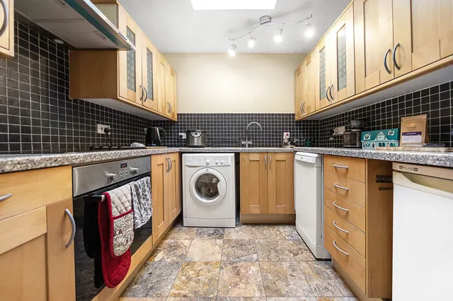 Photo 3 — Flat 13 Grangewood, 48-50 Upper Richmond Road, London
