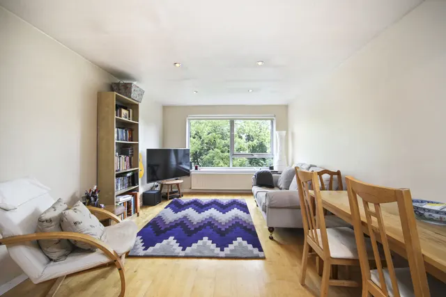 Photo 2 — Flat 13 Grangewood, 48-50 Upper Richmond Road, London