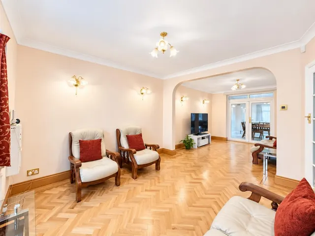 End Terrace, Heston, TW5, photo 2