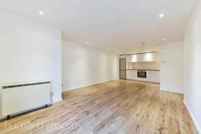 Burghley Hall Close, SW19, photo 1