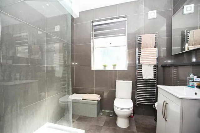 Risca Road, Newport, NP20, photo 3