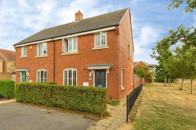 Merton Close, Aylesbury, HP18, photo 1