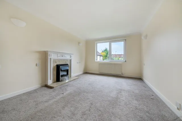 Village Road, Enfield, EN1, photo 2