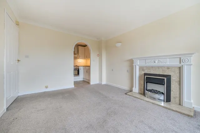 Village Road, Enfield, EN1, photo 3