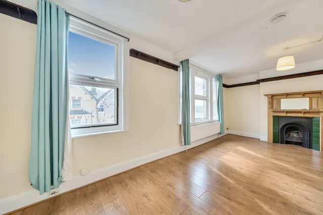 Essex Grove, SE19, photo 1