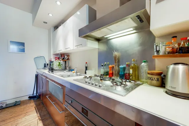 Photo 2 — 8 Quebec Wharf, 315 Kingsland Road, London