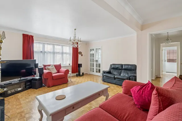 Davenham Avenue, Northwood, HA6, photo 3