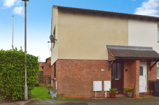 Simonsbath, Furzton, Milton Keynes, photo 1