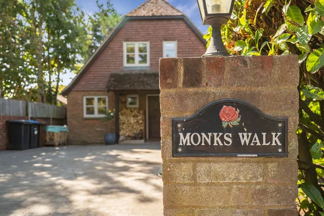 Village Road, Egham, TW20, photo 1