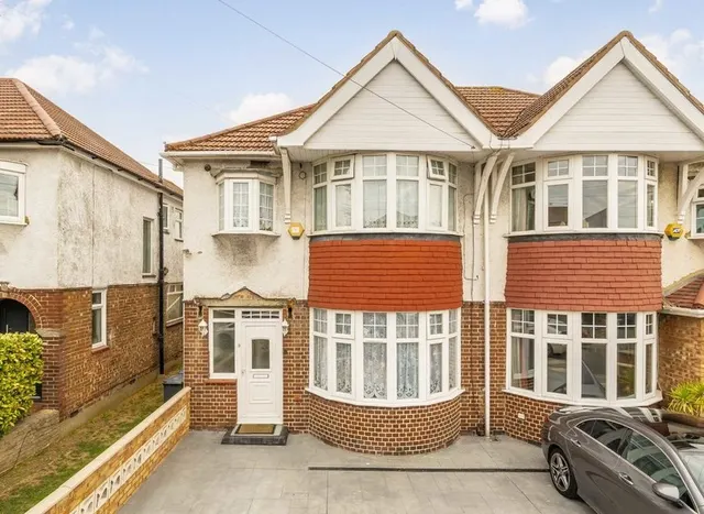 Longford Avenue, Southall, UB1, photo 1
