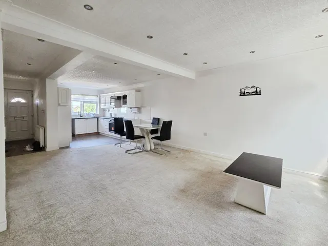 Fenton Way, Rotherham, S61, photo 3