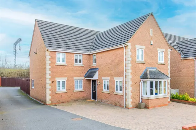 4 bedroom house, Ripon Court, Corby