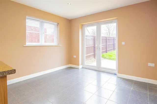 Ripon Court, Corby, photo 3