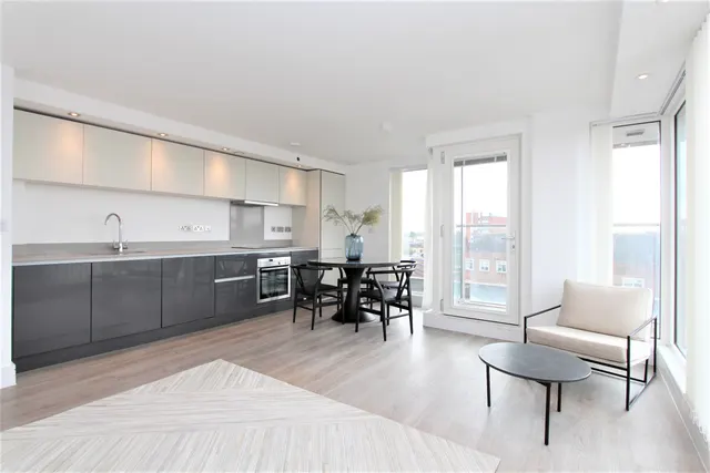 Station Road, HA8, photo 1