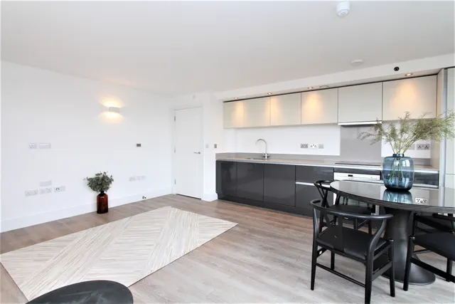 Station Road, HA8, photo 2