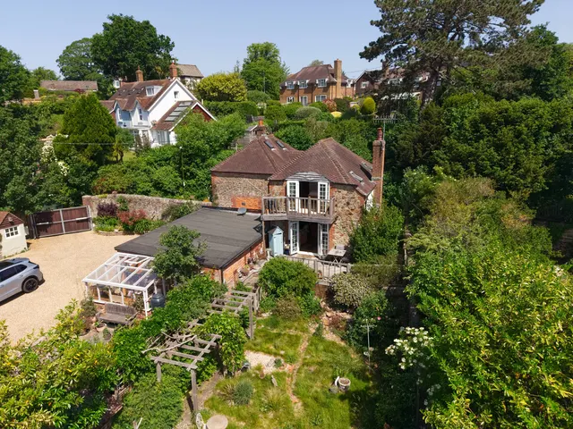 Pulborough, RH20 2AH, photo 1