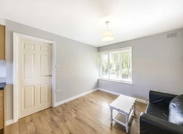 Photo 2 — Linwood Close, Camberwell, SE5