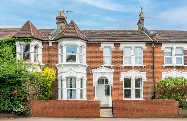 5 bedroom house — Oakfield Road, Finsbury Park, N4