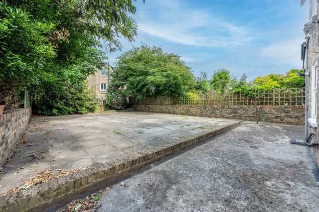 Photo 2 — Oakfield Road, Finsbury Park, N4