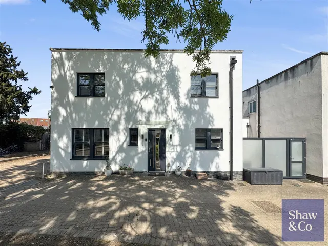 The Mews, Worton Hall, photo 1