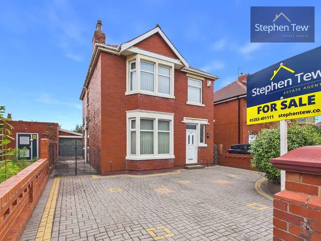 Squires Gate Lane, Blackpool, FY4, photo 1