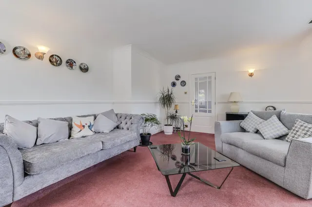 Foxholes Crescent, Calverley, LS28, photo 3