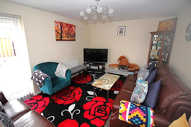 Cascade Way, Dudley, photo 2