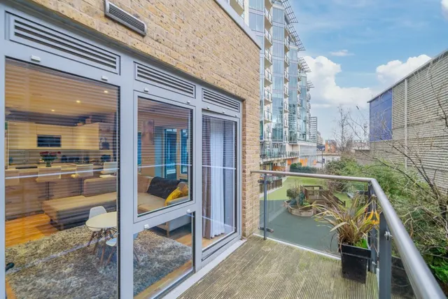 Photo 3 — Flotilla House, Battersea Reach