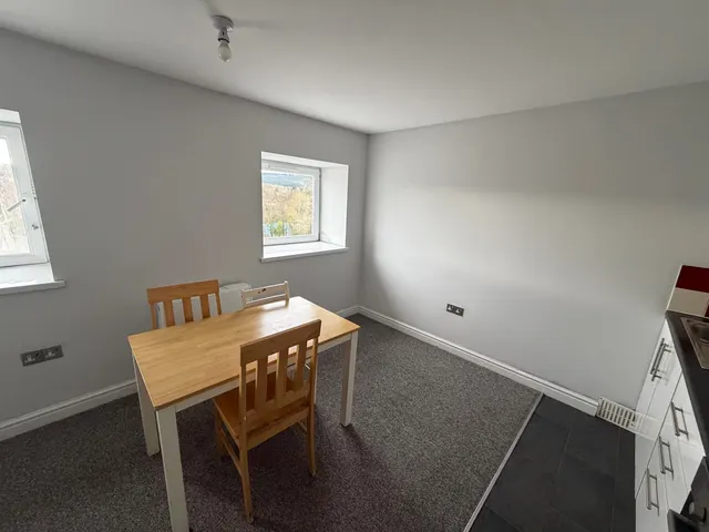 Neath Road, Swansea, SA6, photo 2