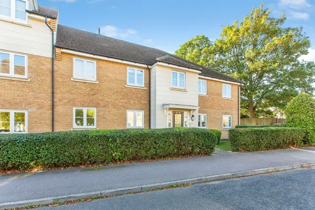 North Lodge Drive, Papworth Everard, CB23, photo 1