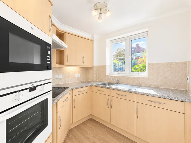 Winchmore Hill Road, N21, photo 3