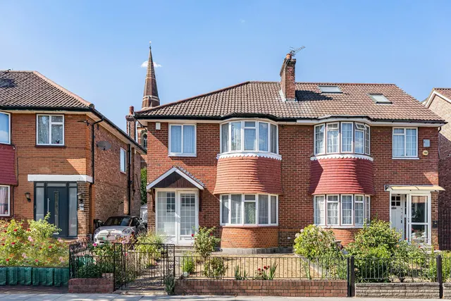 Vyner Road, London, W3, photo 1