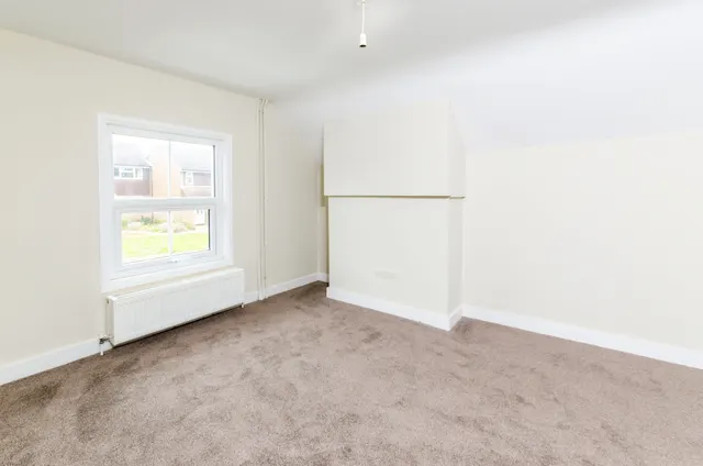 Photo 2 — 193 Stoughton Road, Guildford