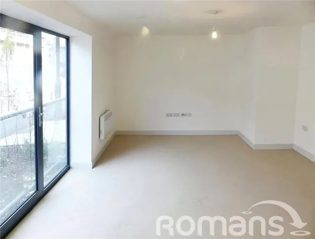 Fire Fly Avenue, Swindon, SN2, photo 2