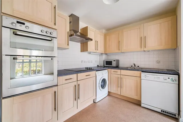 Beddington Gardens, Wallington, SM6, photo 3