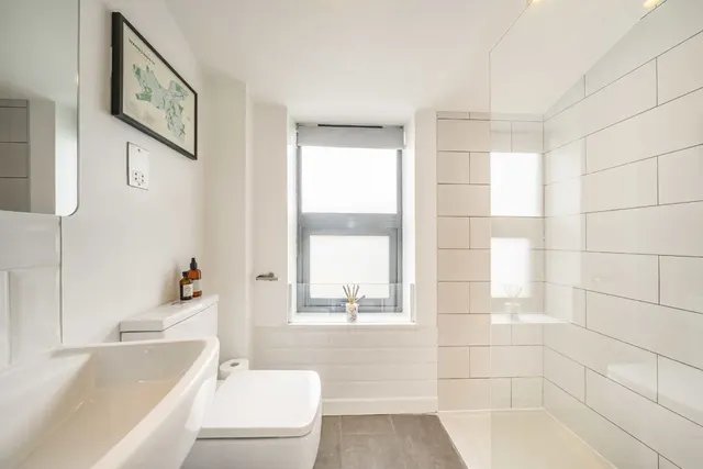 Garratt Lane, SW18, photo 3