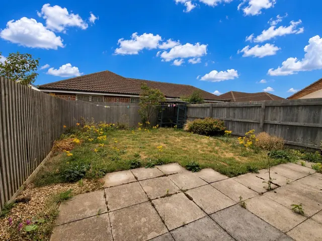 Newbury Crescent, Bourne, PE10, photo 2