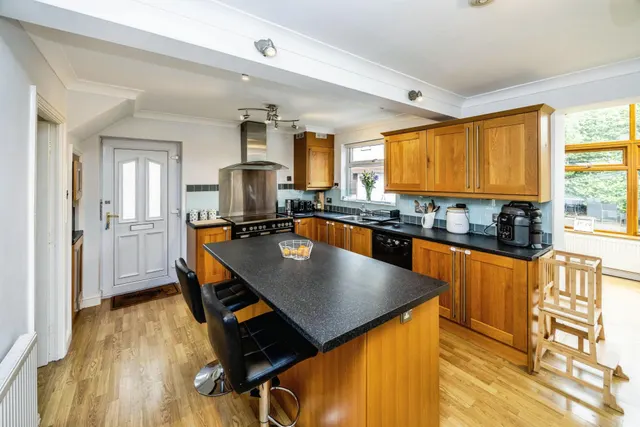 Carr Green Avenue, Brighouse, HD6, photo 2