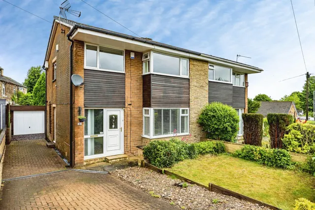 Carr Green Avenue, Brighouse, HD6, photo 1
